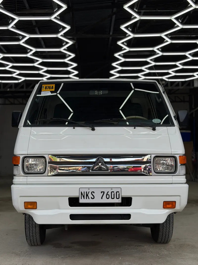 2025 Mitsubishi L300 FB Dual AC M/T