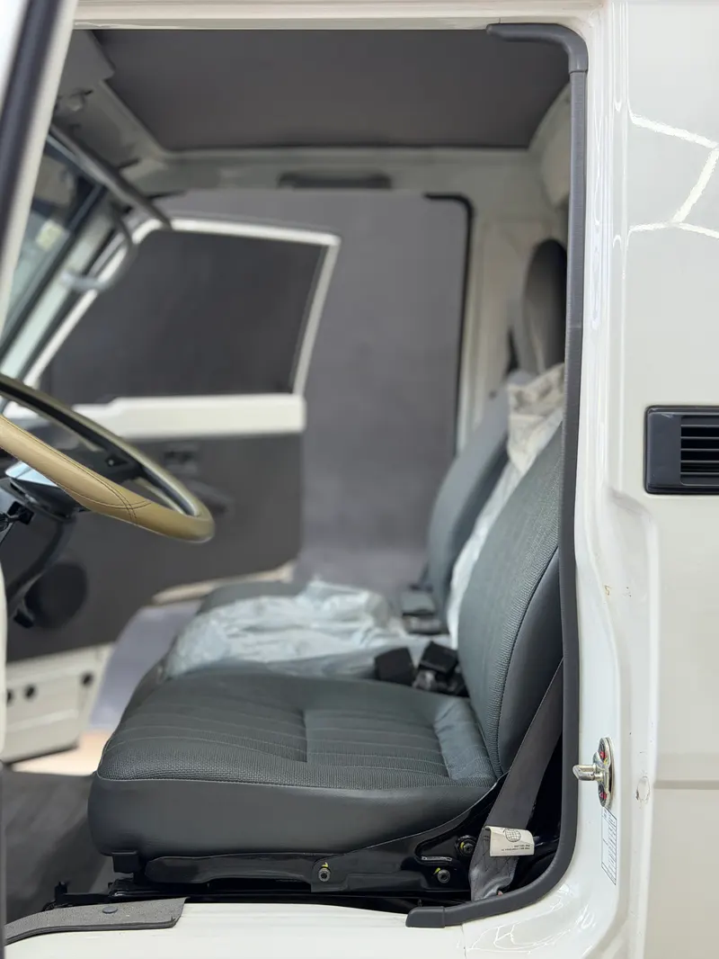 2025 Mitsubishi L300 FB Dual AC M/T