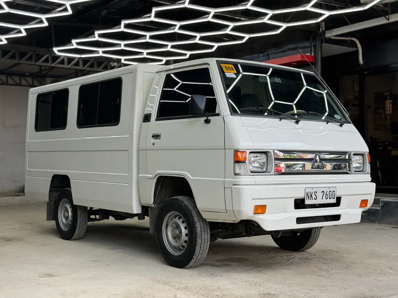 2025 Mitsubishi L300 FB Dual AC M/T