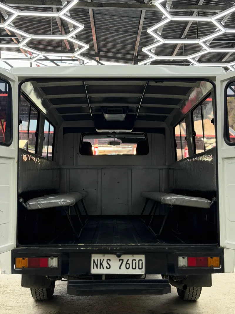 2025 Mitsubishi L300 FB Dual AC M/T