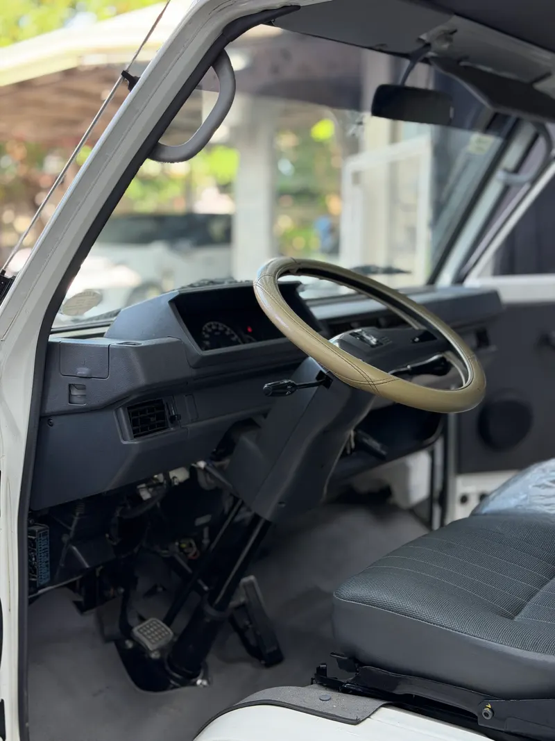 2025 Mitsubishi L300 FB Dual AC M/T